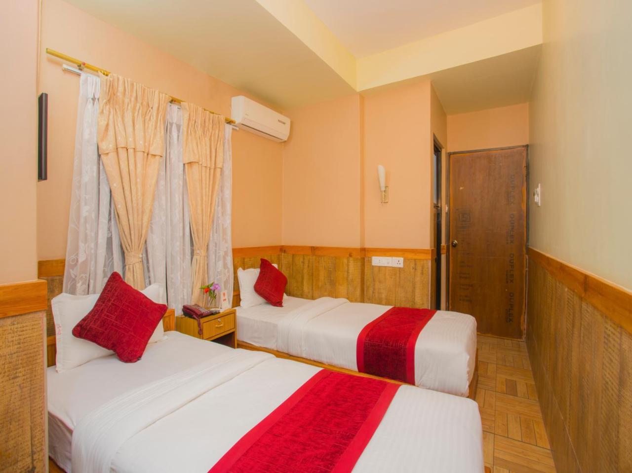 Grand Shivalaya Hotel And Restro Pokhara Exterior foto