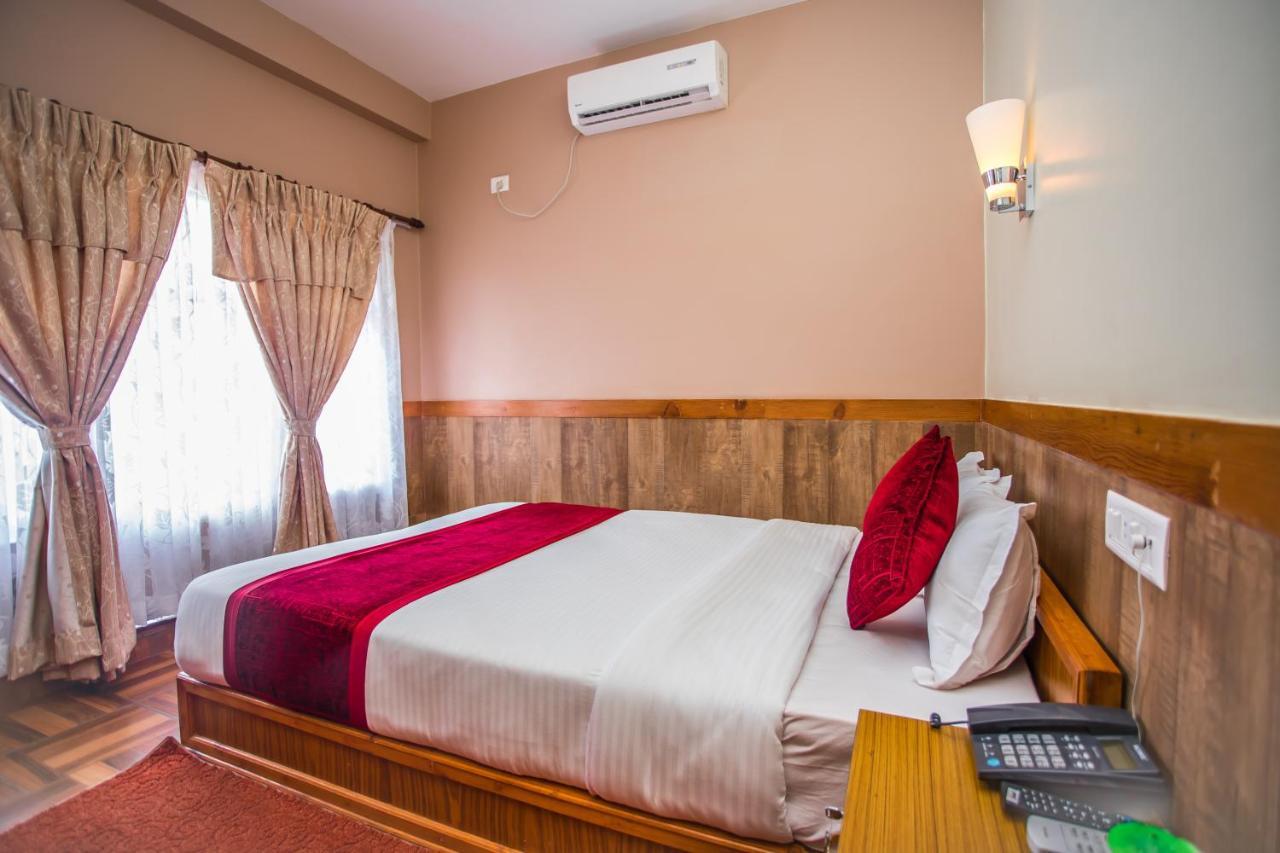 Grand Shivalaya Hotel And Restro Pokhara Exterior foto