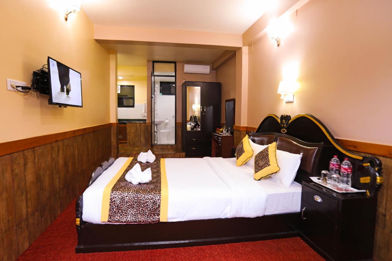 Grand Shivalaya Hotel And Restro Pokhara Exterior foto